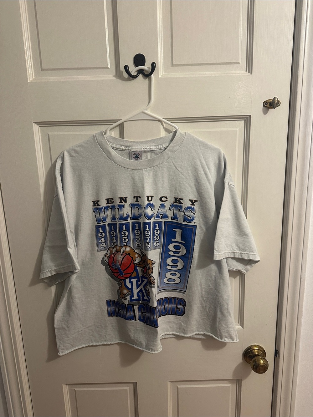 Vintage Kentucky Wildcats 1998 Graphic Cropped Tee